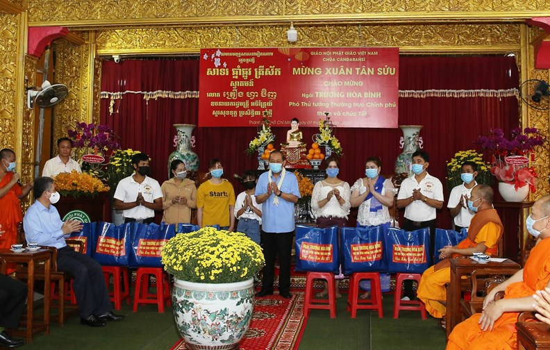 Phó Thủ tướng Trương Hòa Bình chúc Tết chư tăng, phật tử Khmer - ảnh 4
